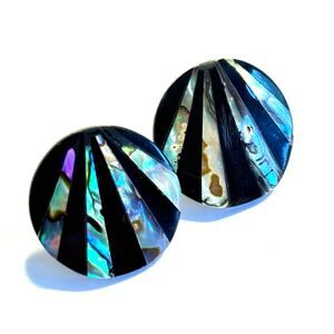 Pierced earrings Y2K vintage rounds black stone & abalone shell inlay beach chic